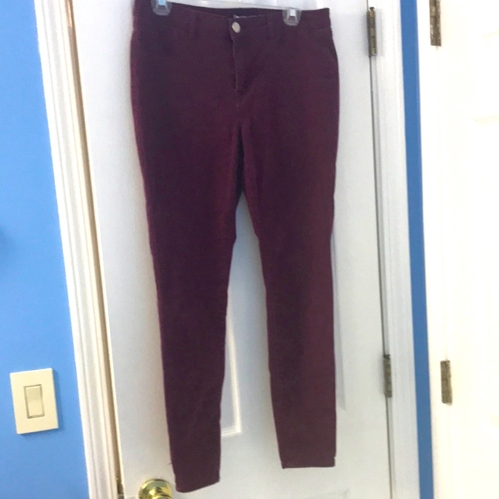 Size 8. BURGUNDY. Skinny Jeans